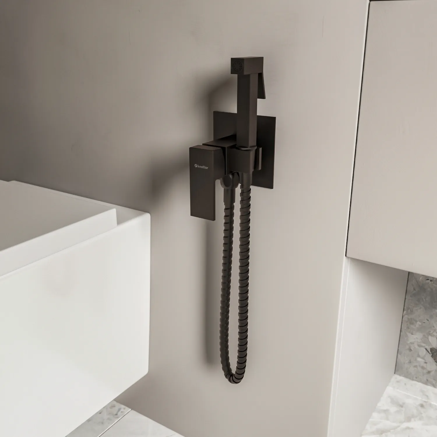 Смеситель с гигиеническим душем FHS02C1BL